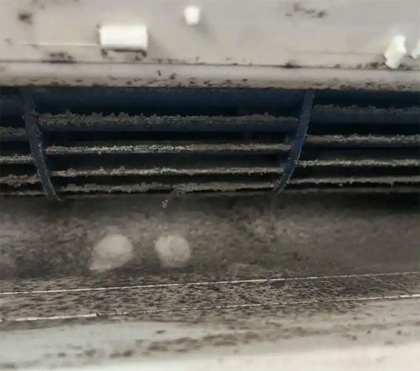 顺城空调吹的风有股烧焦味是怎么回事